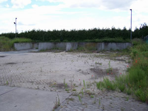 Bedrijfshal en ondergrond zandweg 60a Waardenburg.